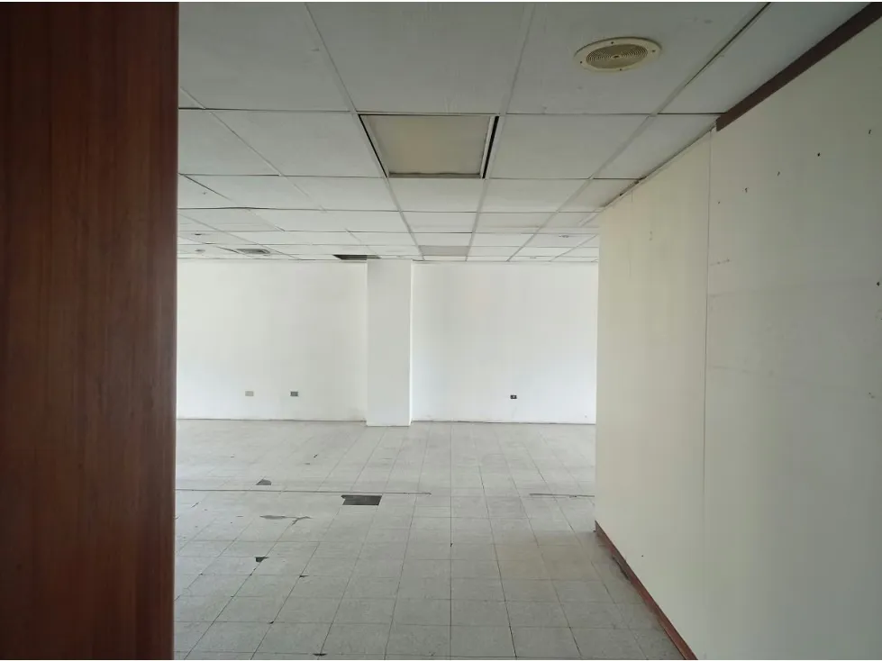 Oficina Para Remodelar Torre Empresarial – Av. Francisco de Miranda - 15