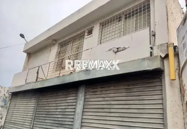 Local en venta en la Avenida 16 Sector Delicias, excelente ubicación, Maracaibo