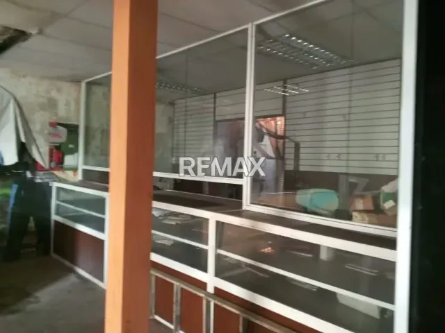 Local en venta en la Avenida 16 Sector Delicias, excelente ubicación, Maracaibo - 3