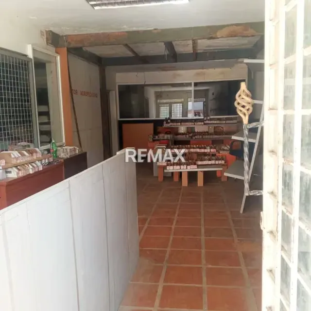 Local en venta en la Avenida 16 Sector Delicias, excelente ubicación, Maracaibo - 6