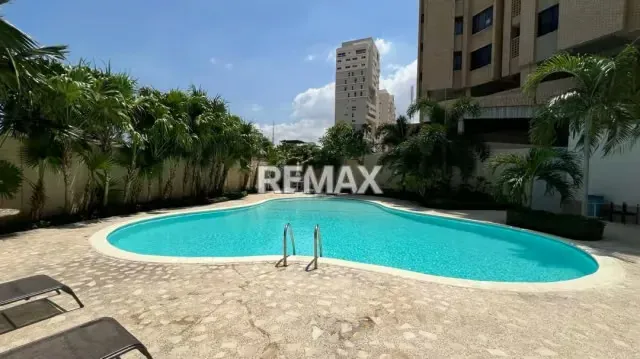 Apartamento Edificio La Llovizna. Sector La Lago - 4