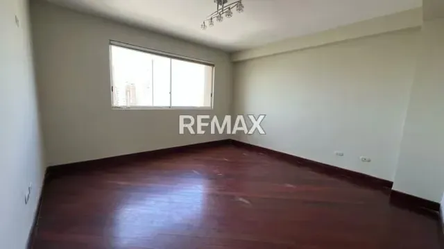 Apartamento Edificio La Llovizna. Sector La Lago - 8
