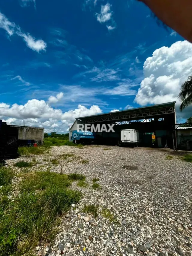 Oasis Privado y Oportunidad de Inversión: Propiedad de 3 Hectáreas Totalmente Equipada - 4