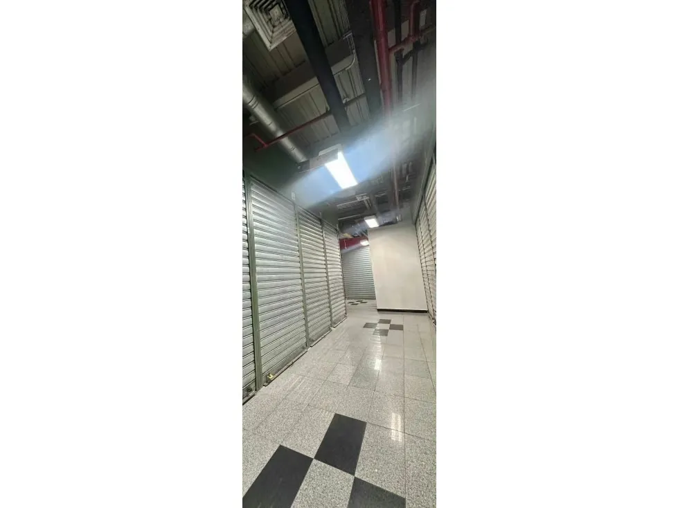 Se alquila local comercial 3m2 Merpoeste Chacao 0722