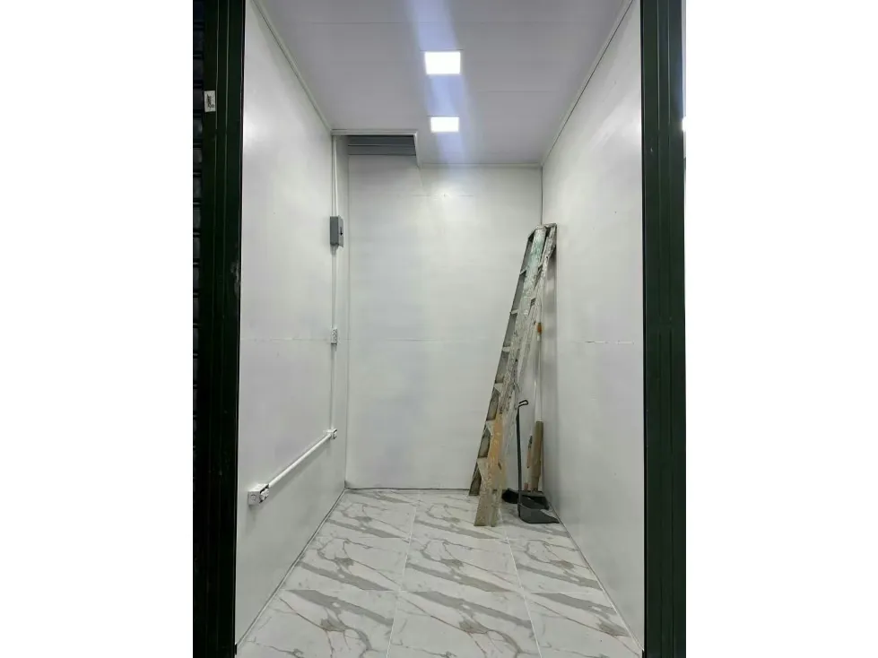 Se alquila local comercial 3m2 Merpoeste Chacao 0722 - 4
