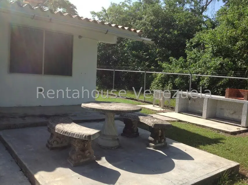 Casa (1 Nivel) en Venta en Flor de Mayo, Miranda - 16