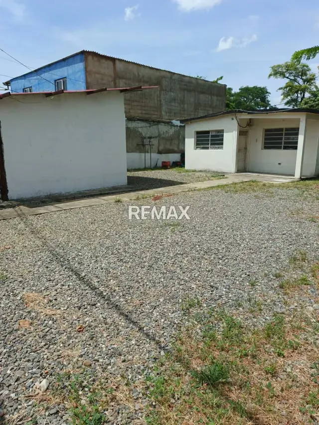 En Venta Casa con Local Comercial con amplio Terreno propio ,ubicada en Guanare, Avenida Juan Fernandez de Leon, Primera Entrada Sector Sucre, Guanare, Portuguesa, Venezuela