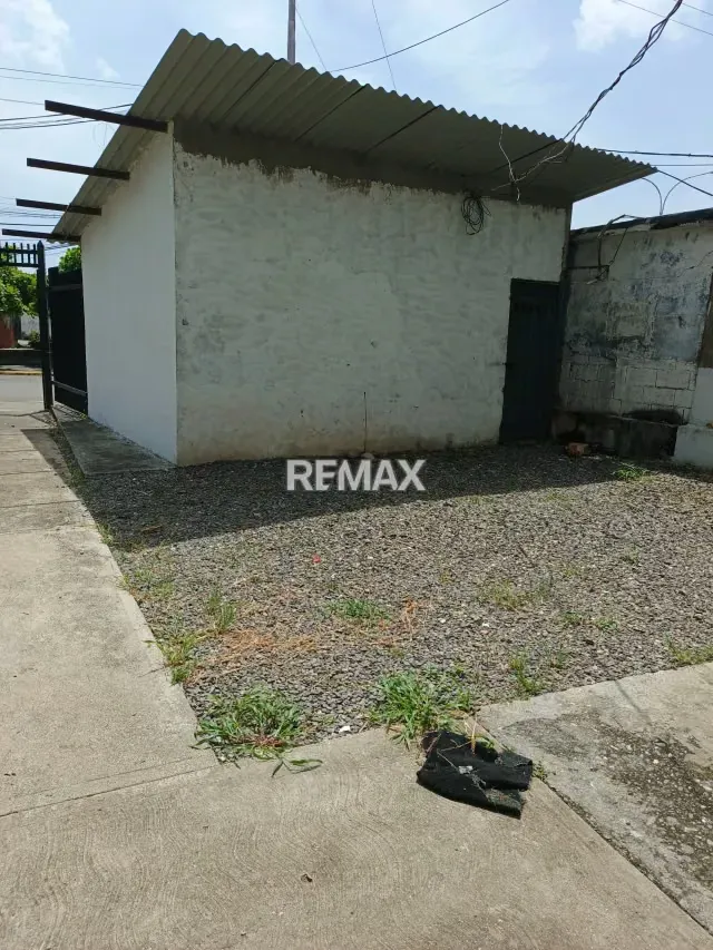 En Venta Casa con Local Comercial con amplio Terreno propio ,ubicada en Guanare, Avenida Juan Fernandez de Leon, Primera Entrada Sector Sucre, Guanare, Portuguesa, Venezuela - 6