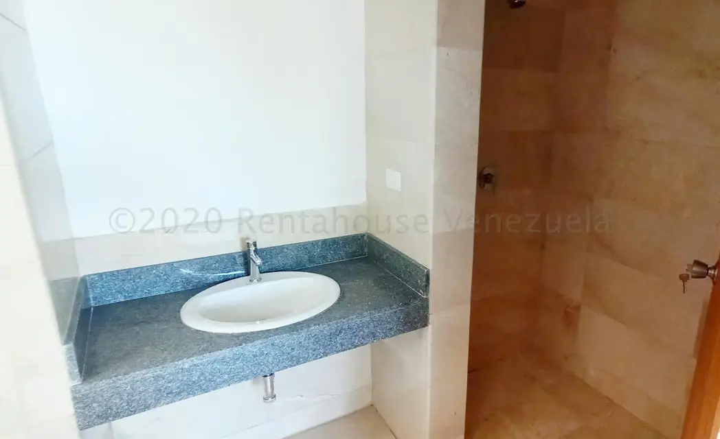 Apartamento (1 Nivel) en Venta en La Lagunita Country Club, Distrito Metropolitano - 4