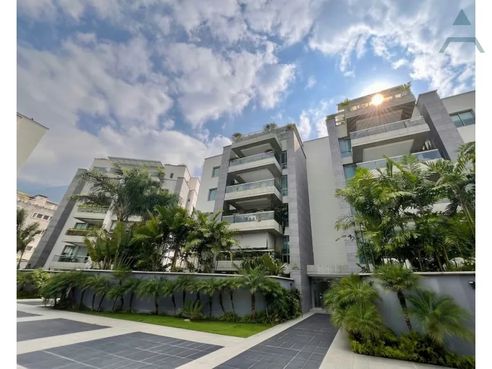 Se Vende Apto PH 258m² + 51m² terraza 3h/5b+s/4p La Castellana - 2