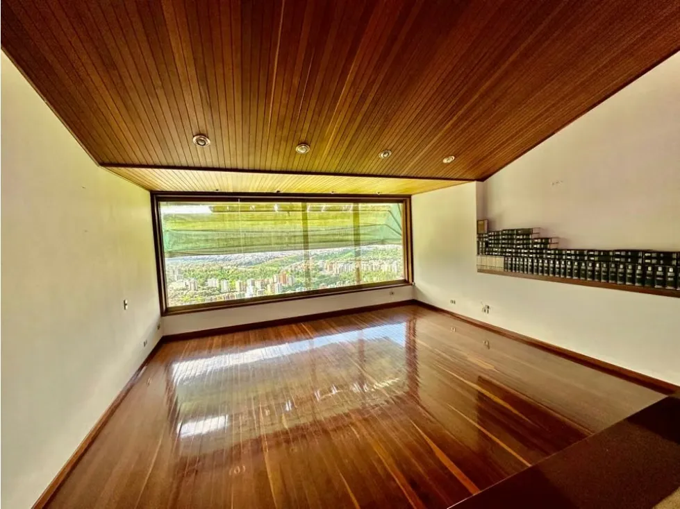 Se vende casa 1.200m2 6h+s+2ch/10b/6p Cerro Verde - 11