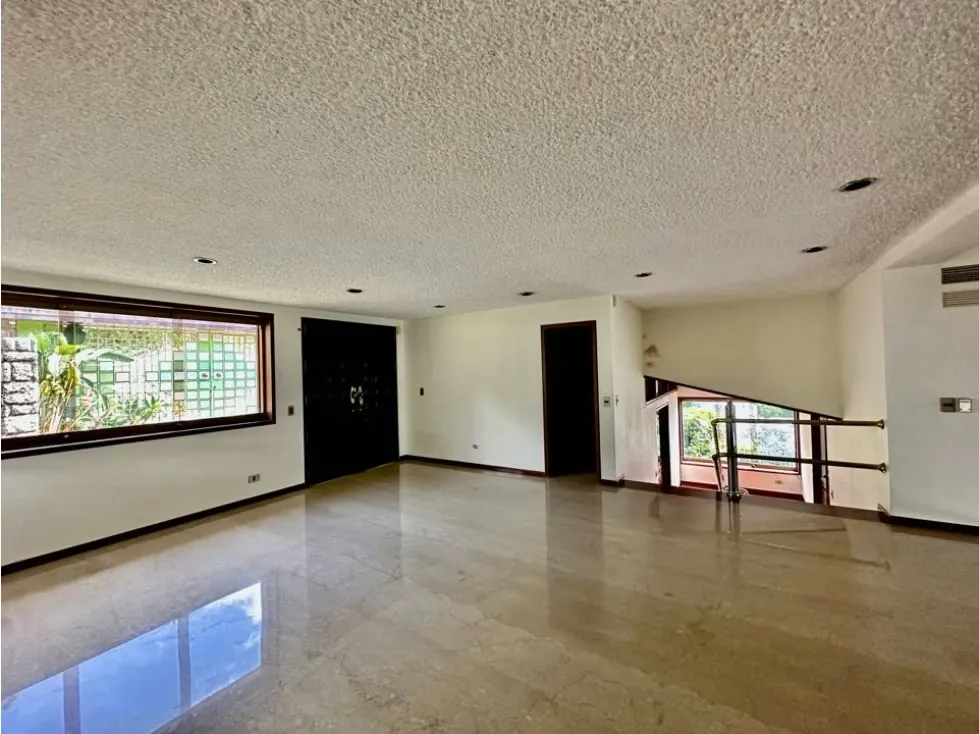 Se vende casa 1.200m2 6h+s+2ch/10b/6p Cerro Verde - 12