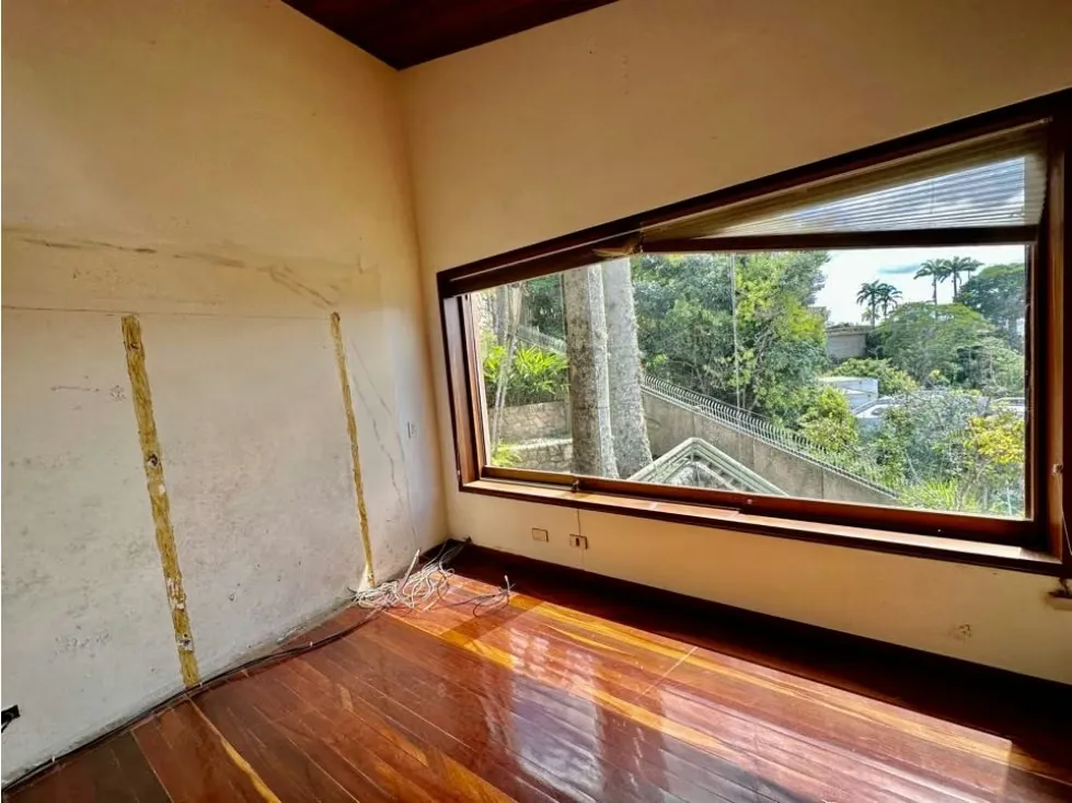 Se vende casa 1.200m2 6h+s+2ch/10b/6p Cerro Verde - 13