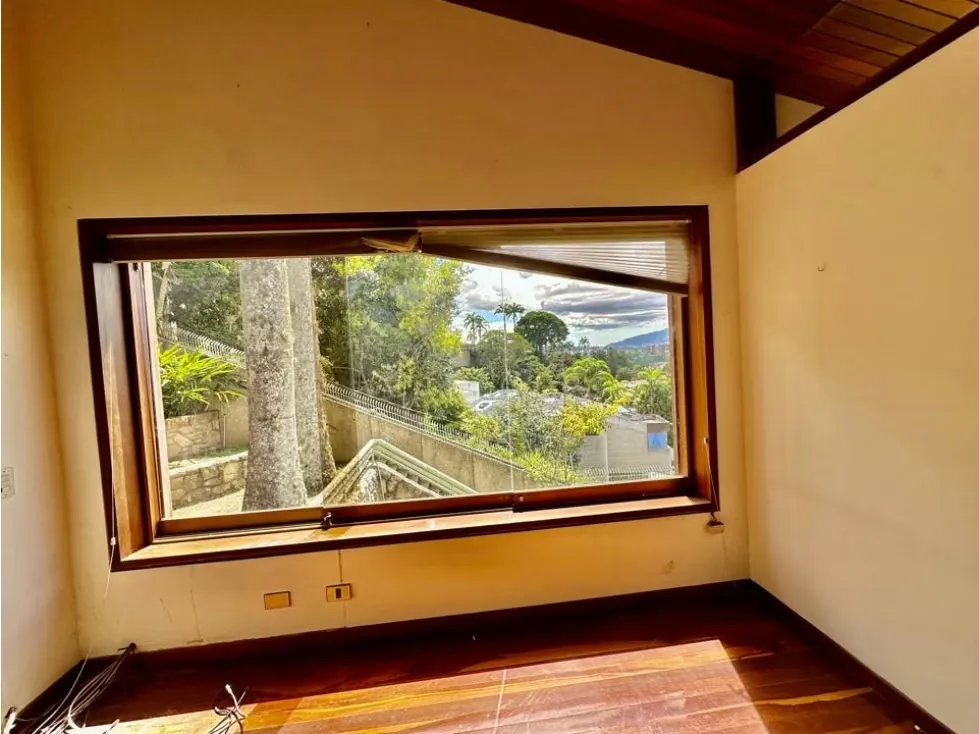 Se vende casa 1.200m2 6h+s+2ch/10b/6p Cerro Verde - 14