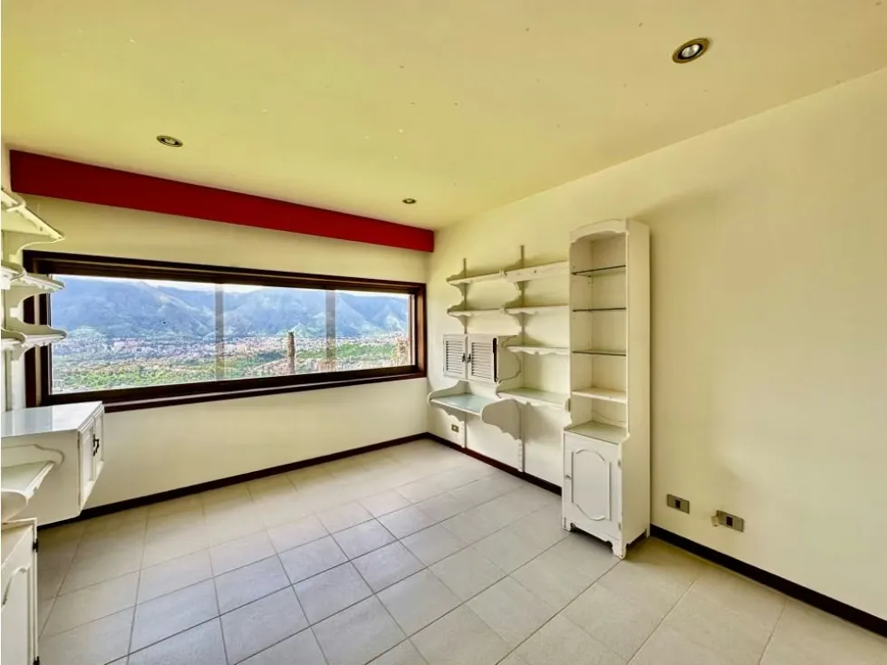 Se vende casa 1.200m2 6h+s+2ch/10b/6p Cerro Verde - 18