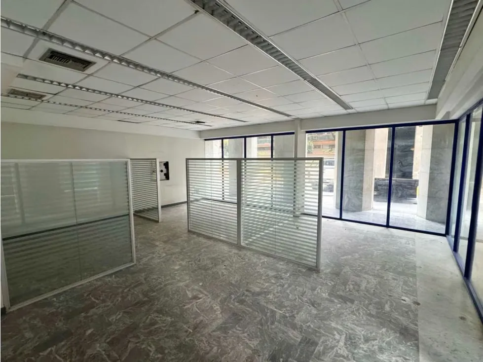 En Venta Local Comercial en Los Palos Grandes. Chacao - Caracas - 11