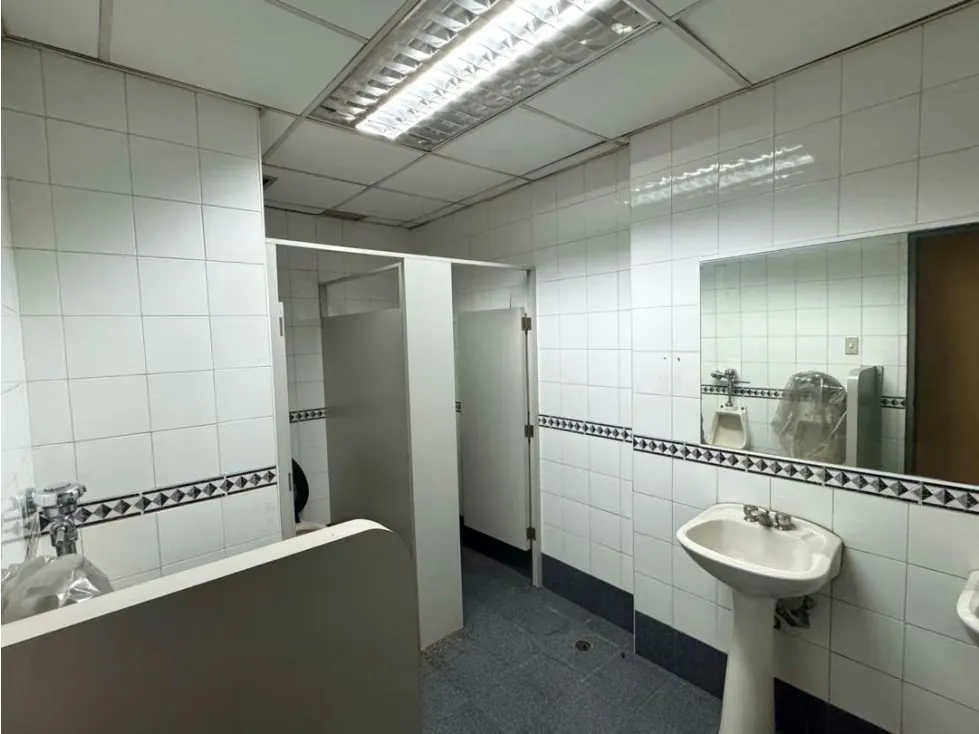 En Venta Local Comercial en Los Palos Grandes. Chacao - Caracas - 18