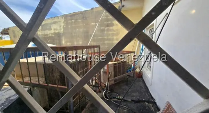 Townhouse (Multiples Niveles) en Venta en Tamare, Zulia - 16