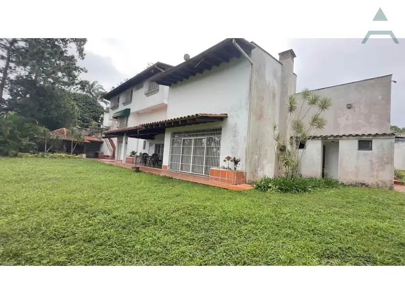 Se vende casa 1498m² 4h+2s/3b+1s/8e La Lagunita