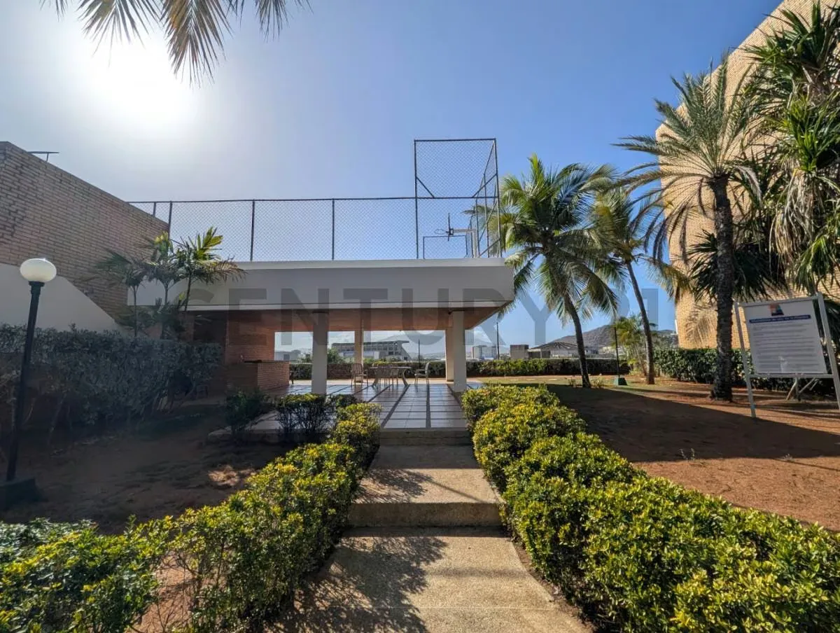 Apartamento tipo Penthouse ubicado en el sector Playa Moreno en Pampatar - 11