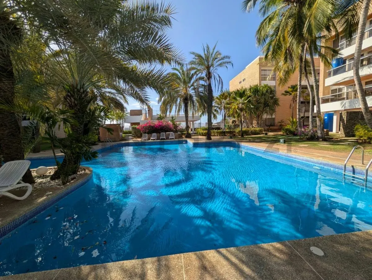 Apartamento tipo Penthouse ubicado en el sector Playa Moreno en Pampatar - 2