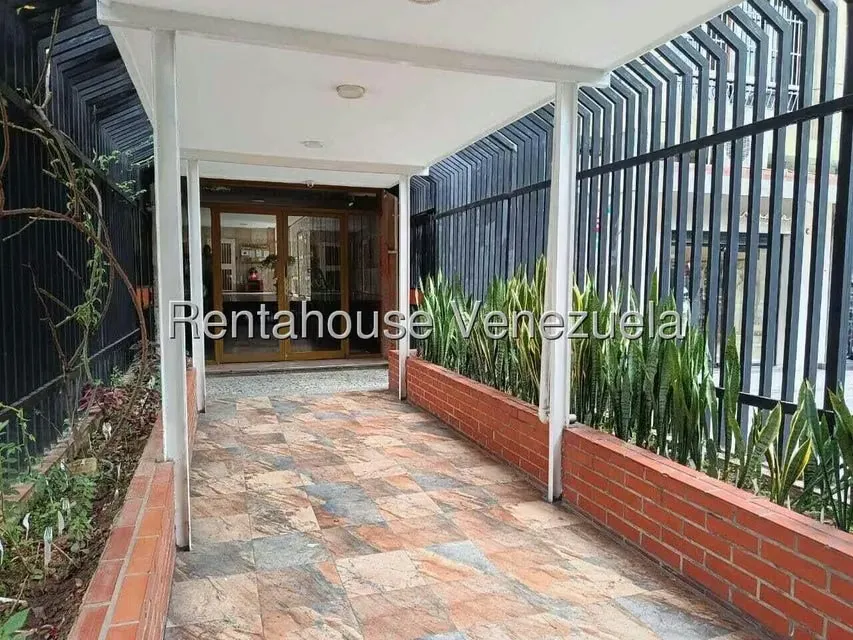 Apartamento (1 Nivel) en Venta en Los Palos Grandes, Distrito Metropolitano - 2