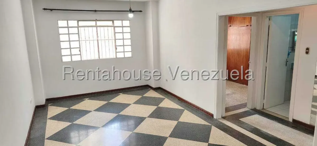 Apartamento (1 Nivel) en Venta en Los Palos Grandes, Distrito Metropolitano - 3