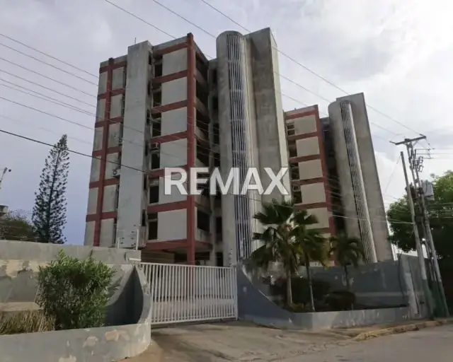 TÚ NUEVO HOGAR TE ESPERA EN LOS ROBLES: CONFORT, DISEÑO MODERNO Y UBICACIÓN ESTRATÉGICA