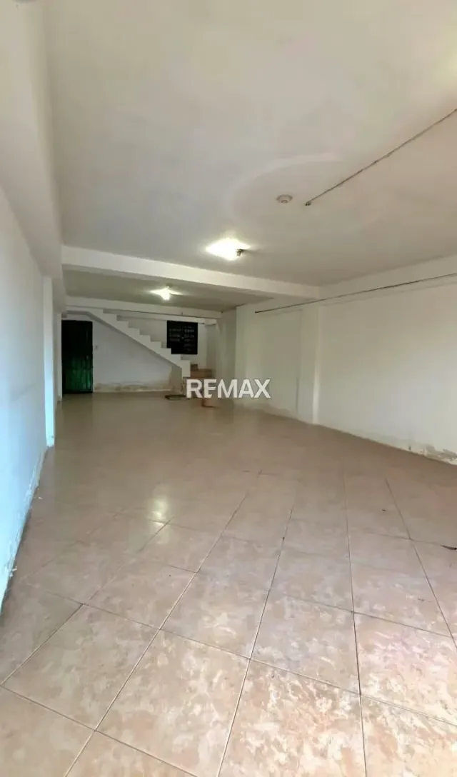SE ALQUILA LOCAL COMERCIAL A PIE DE CALLE EN EL DISTRIBUIDOR SAN BLAS DE VALENCIA . - 4