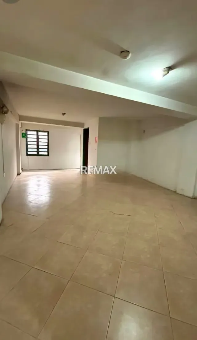 SE ALQUILA LOCAL COMERCIAL A PIE DE CALLE EN EL DISTRIBUIDOR SAN BLAS DE VALENCIA . - 5
