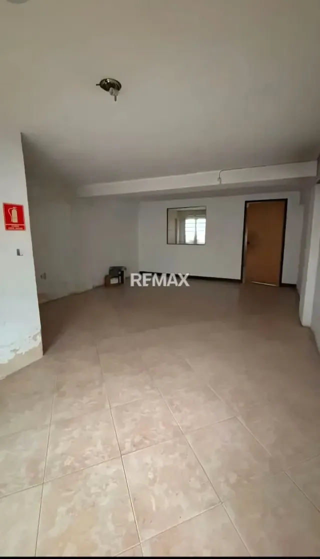 SE ALQUILA LOCAL COMERCIAL A PIE DE CALLE EN EL DISTRIBUIDOR SAN BLAS DE VALENCIA . - 6