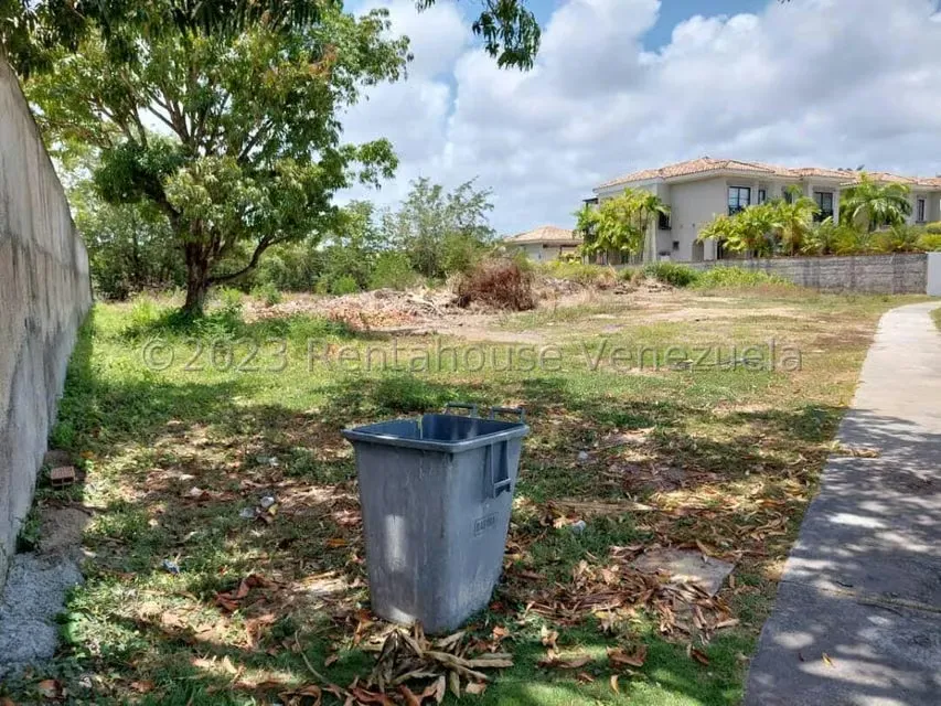 Terreno (Residencial) en Venta en Puerto Encantado, Miranda - 2
