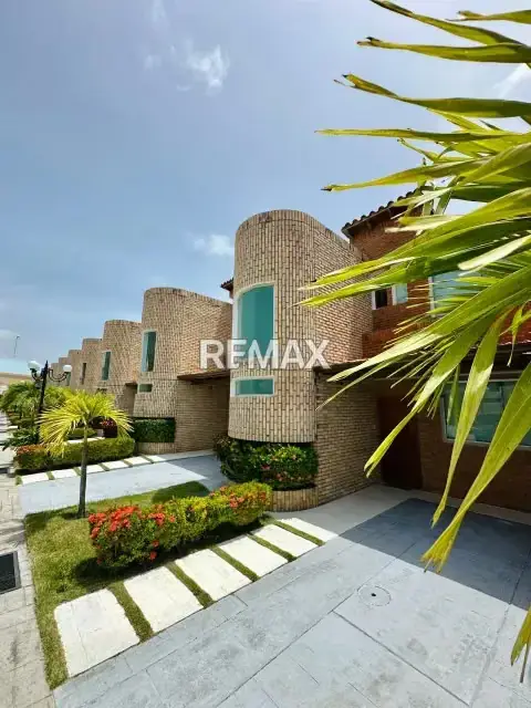 Vende Exclusivo Town House En Ampuria Brava, Tucacas