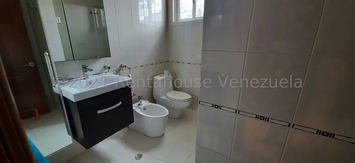 Casa (Duplex) en Venta en Lomas de La Lagunita, Distrito Metropolitano - 24