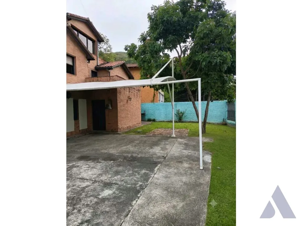 Vendo casa 260m2 Colinas de Corralito 3789 - 2