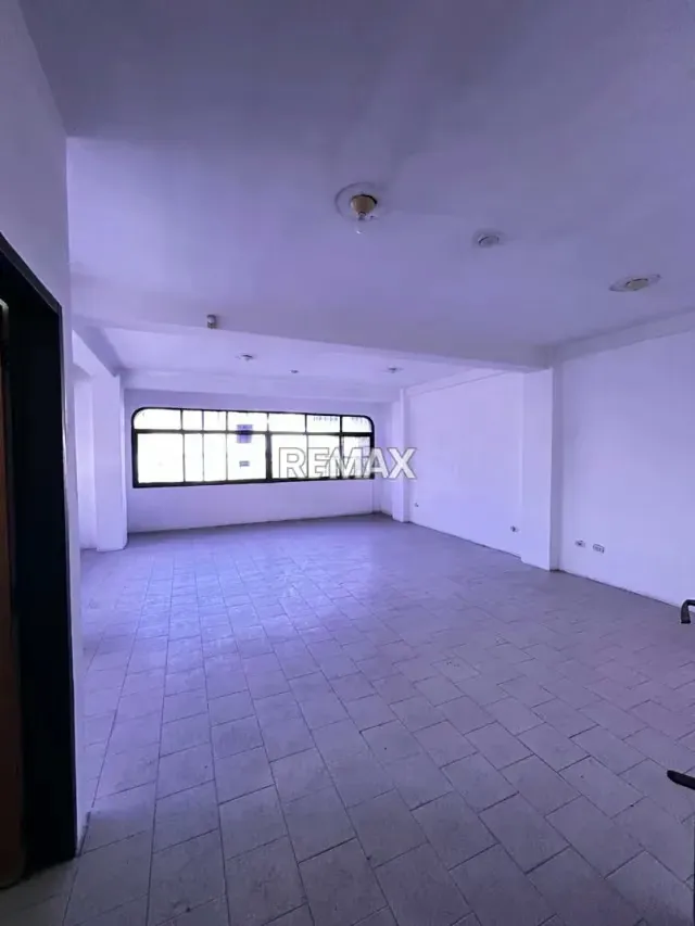 ALQUILER DE LOCAL COMERCIAL - 4