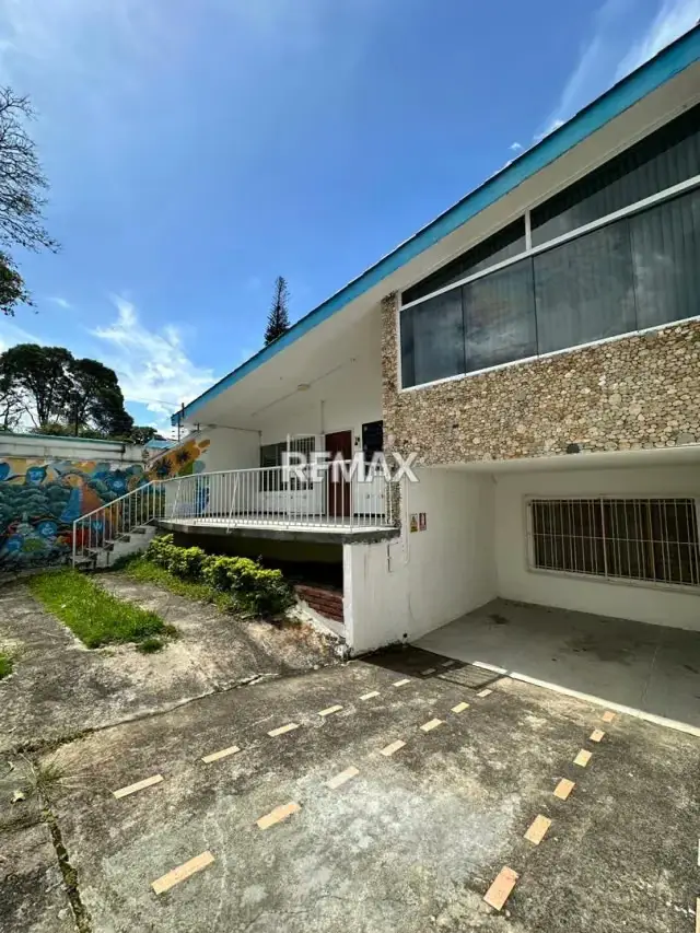 CASA DOBLE PROPÓSITO EN ALQUILER