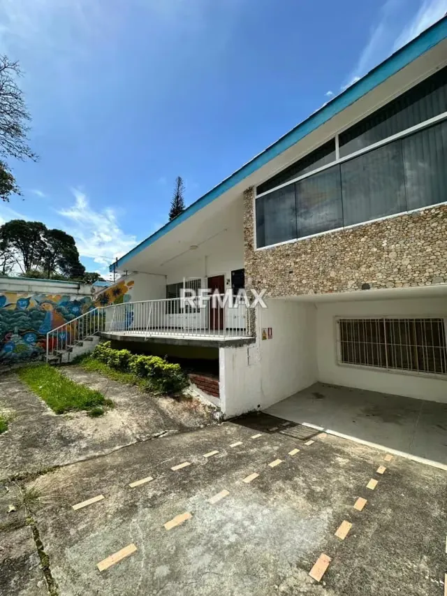CASA DOBLE PROPÓSITO EN ALQUILER
