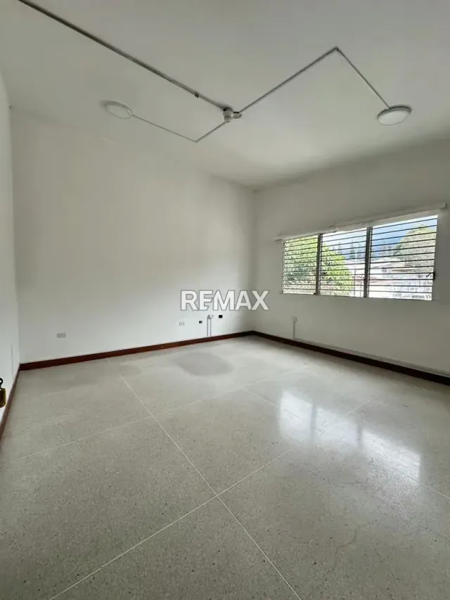 CASA DOBLE PROPÓSITO EN ALQUILER - 2