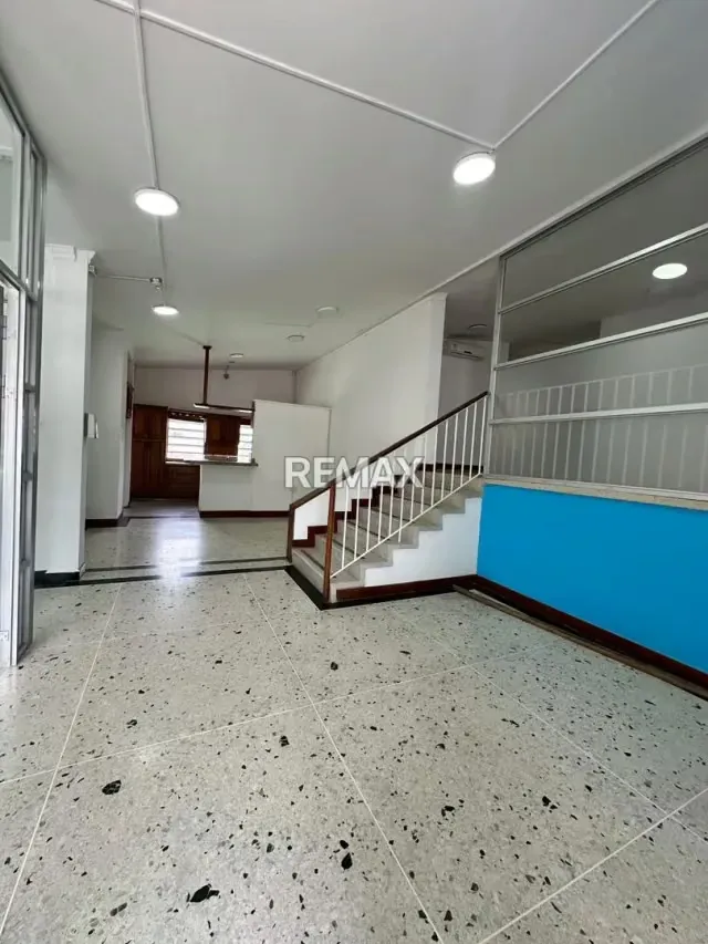 CASA DOBLE PROPÓSITO EN ALQUILER - 3