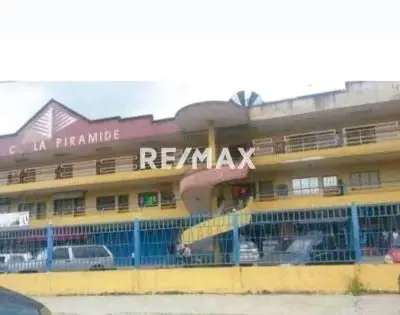 Oficina en venta C.C La Pirámide Centro de Cagua