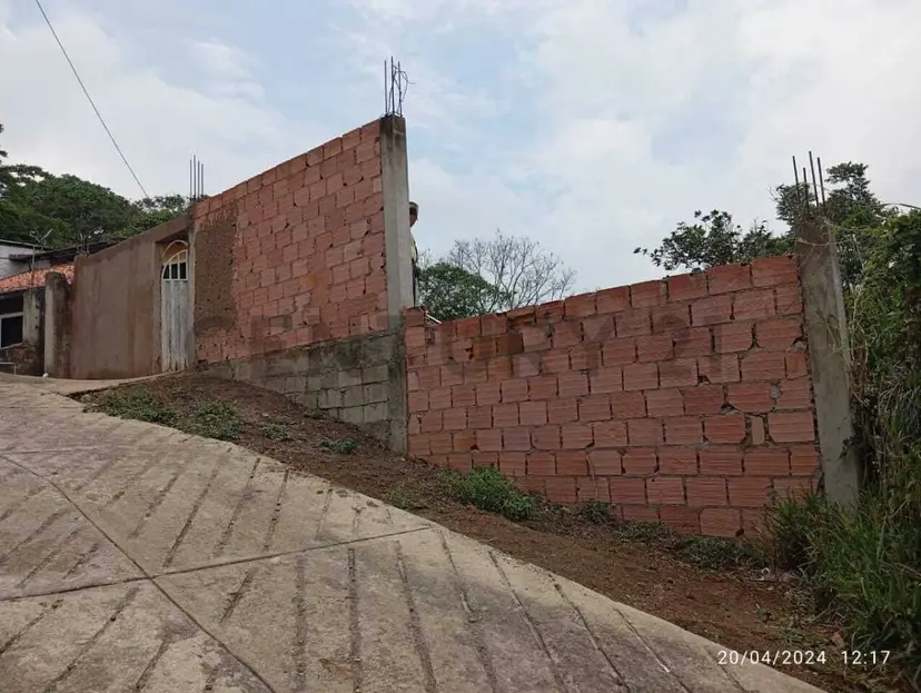 PARCELA DE TERRENO CON MEJORAS