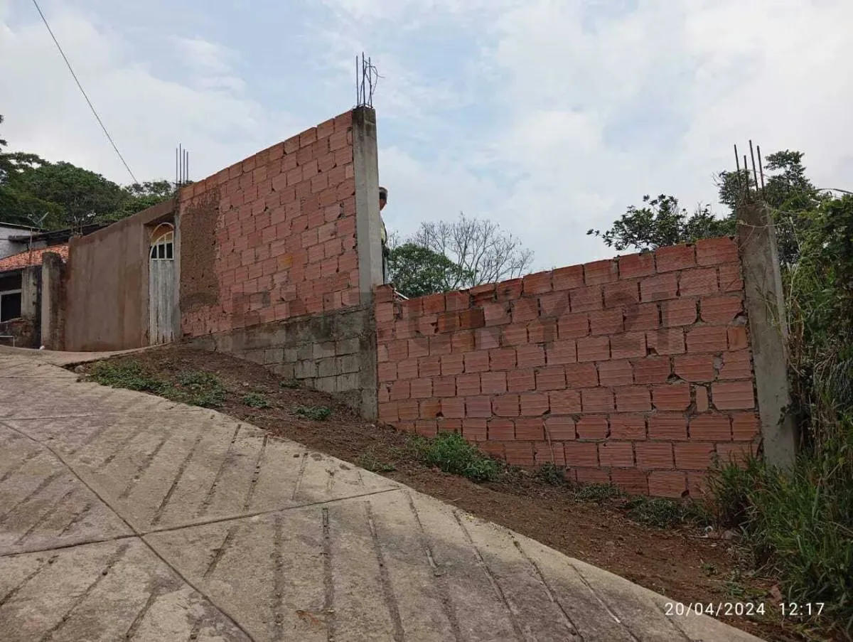 PARCELA DE TERRENO CON MEJORAS