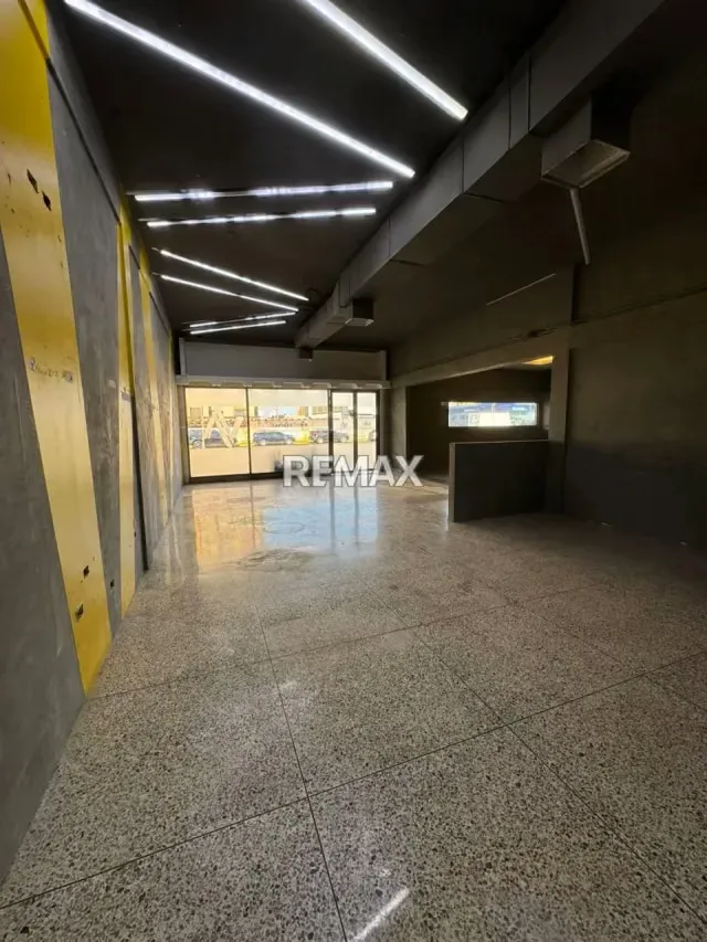Local Comercial en Alquiler C.C Juana de Avila - 4