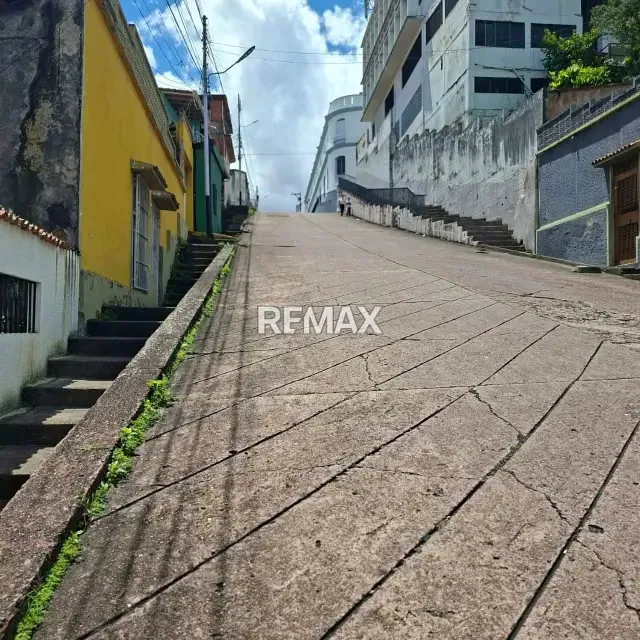 En Venta Casa en Barrio Obrero- Sector La Romera subiendo por la UCAT Terreno Propio - 2