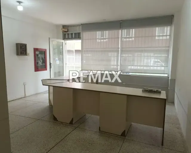 POTENCIAL OFICINA EN PORLAMAR, PLANTA BAJA Y A NIVEL DE CALLE - 2