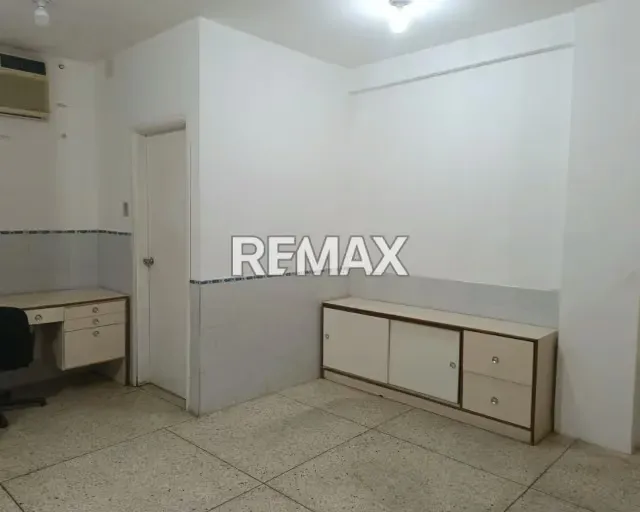 POTENCIAL OFICINA EN PORLAMAR, PLANTA BAJA Y A NIVEL DE CALLE - 5