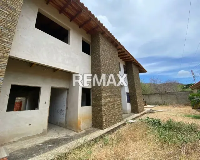 ¡INVIERTE EN RES. SALAMANCA! EN VENTA 5 TOWN HOUSES OBRA GRIS CON DISEÑO FUNCIONAL Y AUTONOMÍA HÍDRICA TOTAL EN LA ASUNCIÓN. EL PROYECTO QUE GARANTIZA RENTABILIDAD Y VALORIZACIÓN PARA TU FUTURO. - 3
