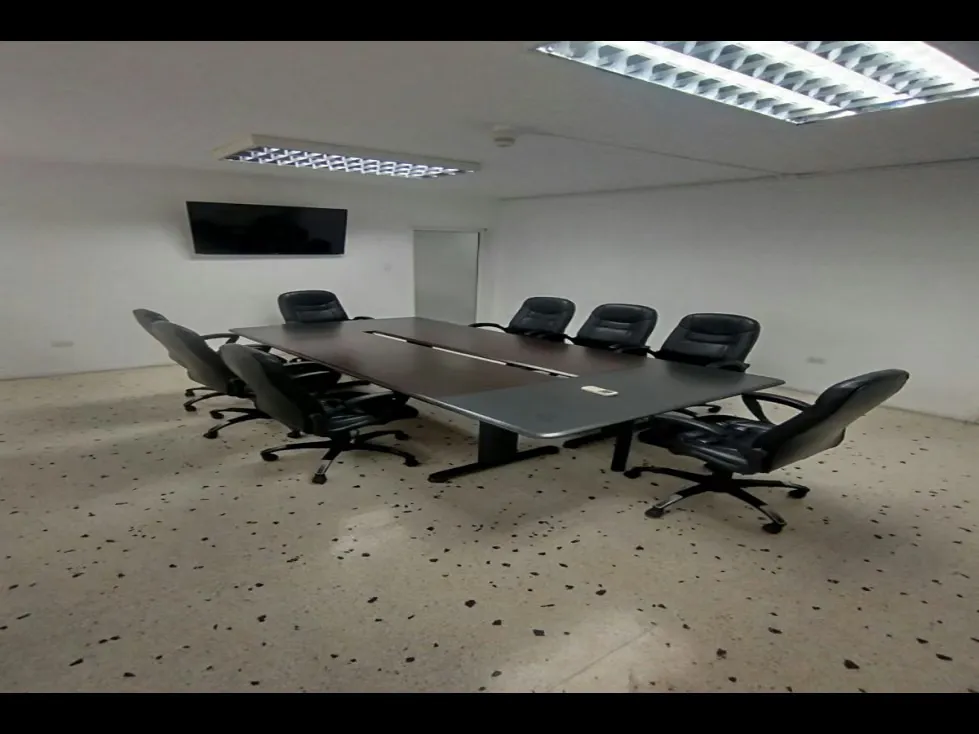EDIFICIO INDUSTRIAL EN VENTA - URB. BOLEITA NORTE - 11
