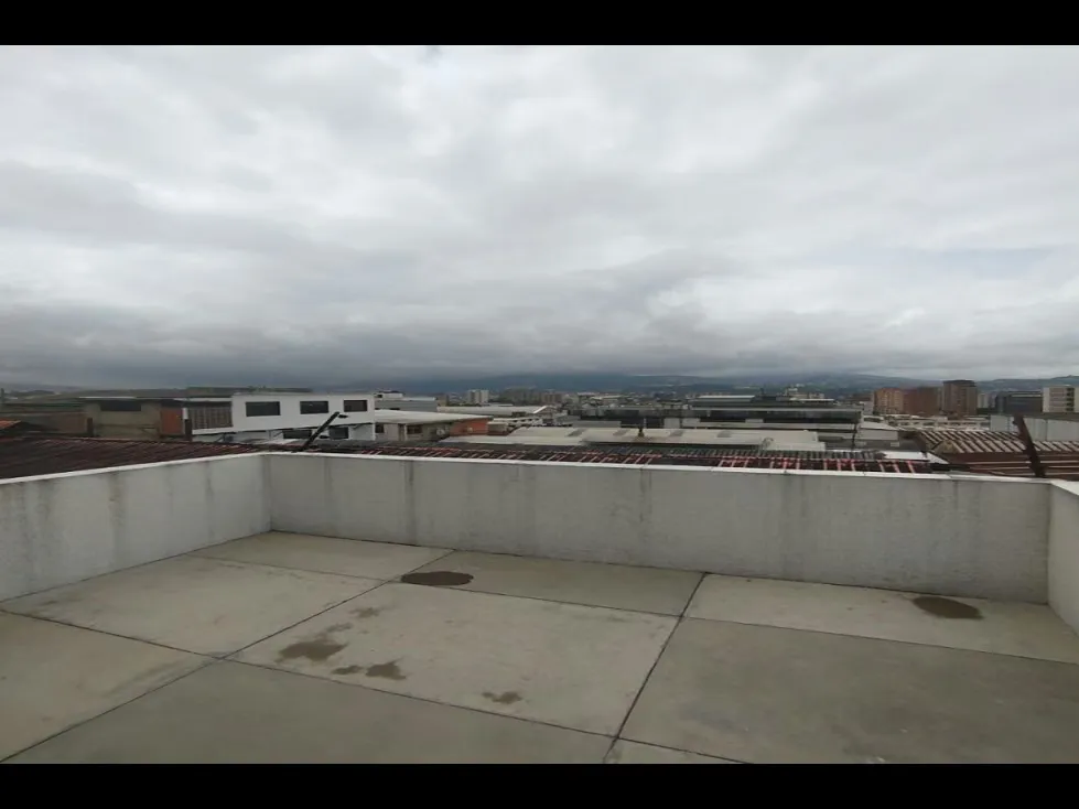 EDIFICIO INDUSTRIAL EN VENTA - URB. BOLEITA NORTE - 17